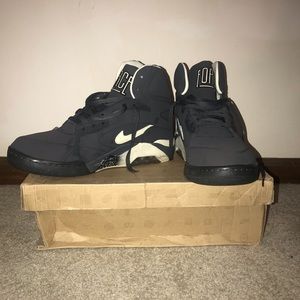 New Air Force 180 MID (ANTHRACITE BLACK AND CREAM)